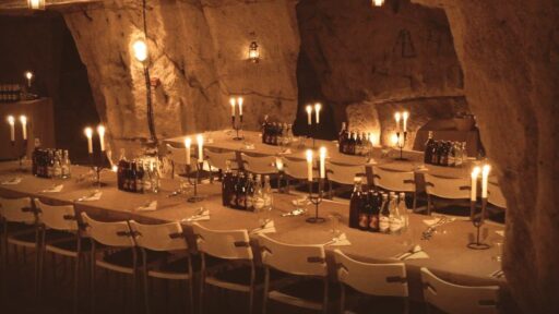 Konferens med underjordisk middag